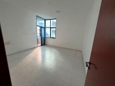 باركن خاص للسيارة داخل التاور نظام التكييف والتبريد مركزي موقع خدمي متميز طوال اليوم _ سكن عائلات