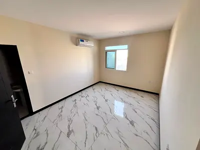 New building - second tenant - master bedroom - new split AC - maintenance paid by the owner