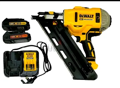 DEWALT DCN 692 NAILGUN 17)8V