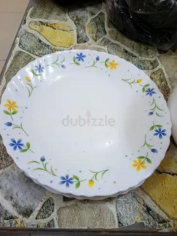4 small plates, 2 bowls, 2 deep plates