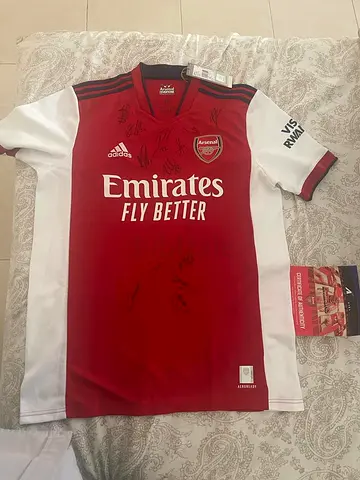 Arsenal Jersey signed by full team