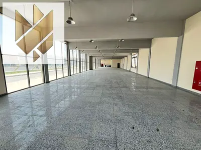 معرض تجاري متاح للإيجار في المنطقة الصناعية 5، الشارقة. مساحة المعرض: 9000 قدم مربع، مزود بـ 45 كيلوواط من الكهرباء