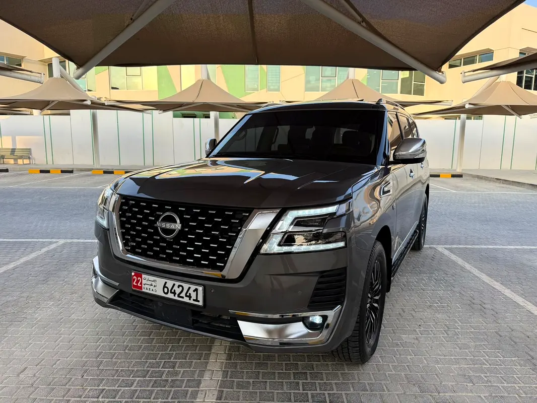 Nissan Patrol 2016 — photo 1 of 17