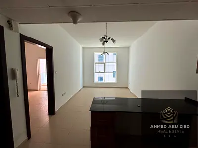 غرفة ماستر صالة كبيرة مطبخ امريكي 2 حمام يلكون اطلالة مفتوحة تكييف مركزي تسهيلات في الدفع قريب لمخرج دبي الشارقة والاماكن العامة والخدمية تامين شيك