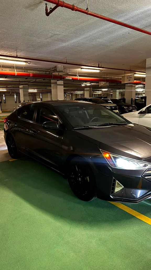 Hyundai Elantra 2020 — photo 1 of 16