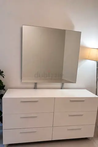 White dresser cabinet with mirror