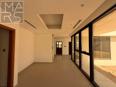 Spacious 5BR Villa with Garden, Majlis & Maid Room