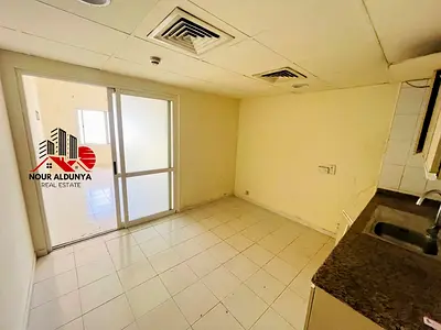 FRONT OF METRO STUDIO AVAILABLE FOR FAMILY