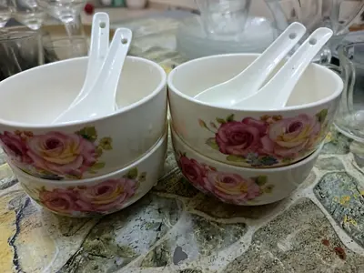 Set of 4 Ceramic Soup Bowls with Spoons — Floral Design