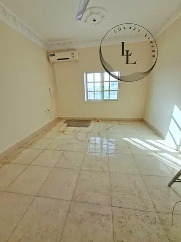 UPER FLOOR 2 BEDROOMS HALL JUST 40K TWO BATROOMS READY TO MOVE