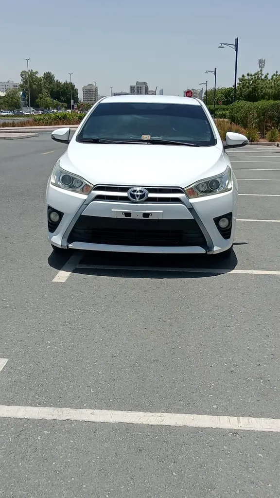 Toyota Yaris 2015 — photo 1 of 16
