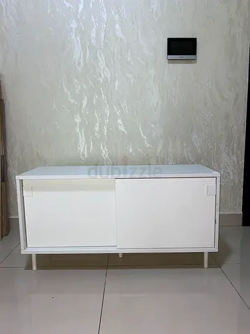 White low storage cabinet with two doors - good condition
