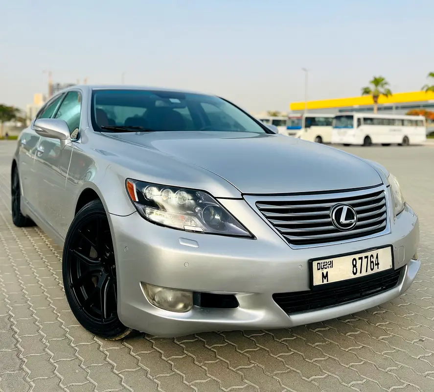 Lexus LS-Series 2011 — photo 1 of 12