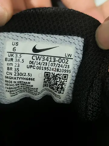 Nike womens sneakers US 6 — not used, size tag shown