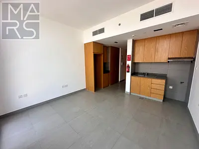 Studio Apartment | Bright & Spacious | Freehold | Parking & Amenities | Semi-Furnished