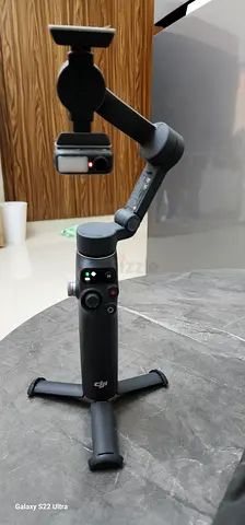 DJI Osmo Mobile 8 gimbal with tripod - Flawless condition