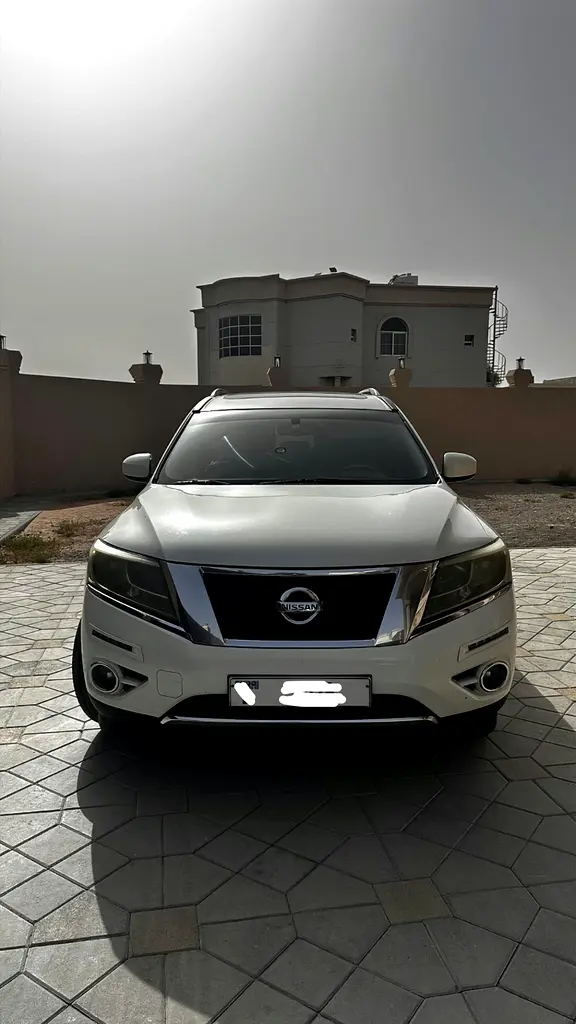Nissan Pathfinder 2014 — photo 1 of 6