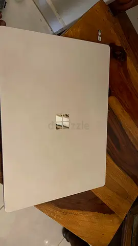 Microsoft Surface Laptop i7 touch screen 16gb/512 gb