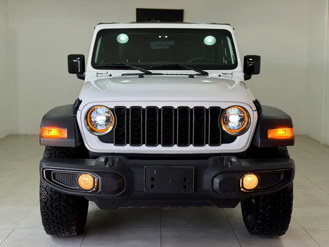 Jeep Gladiator 2024 — photo 1 of 15