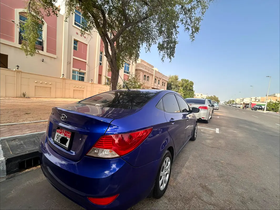 Hyundai Accent 2013 — photo 1 of 6