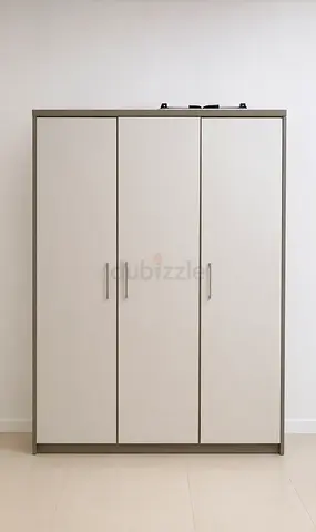 Modern 3-Door Wardrobe in Grey and Off-White