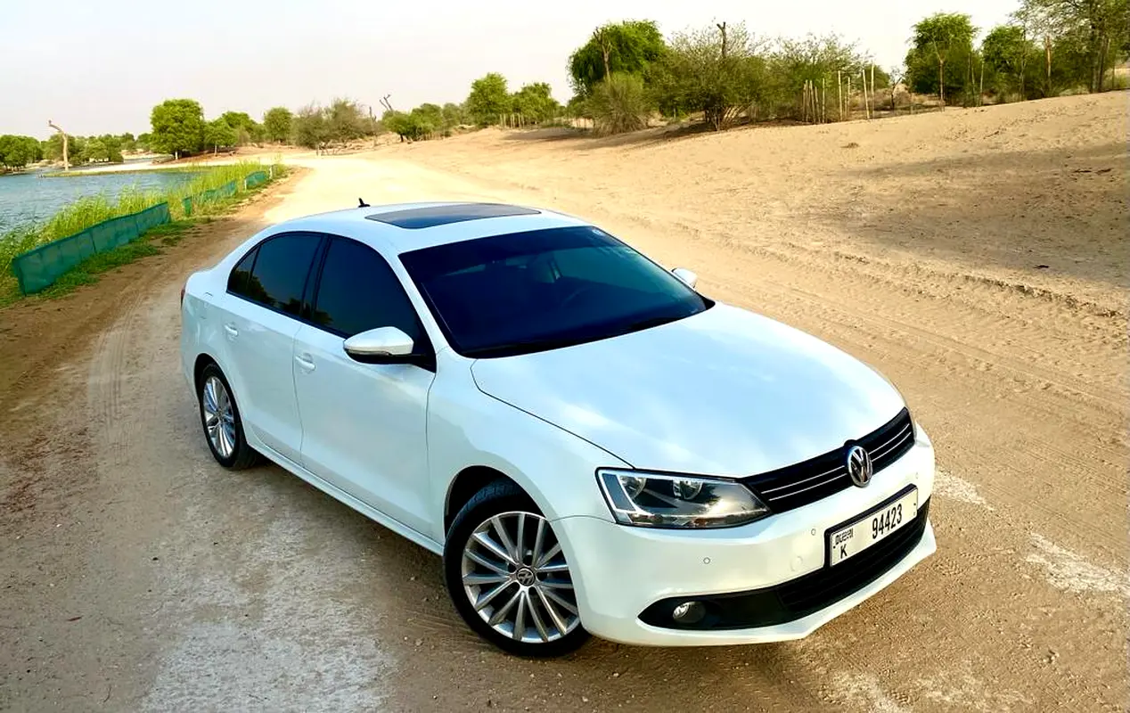 Volkswagen Jetta 2015 — photo 1 of 14