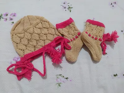 Hand-knitted baby hat and booties set (beige with pink trim) - newborn