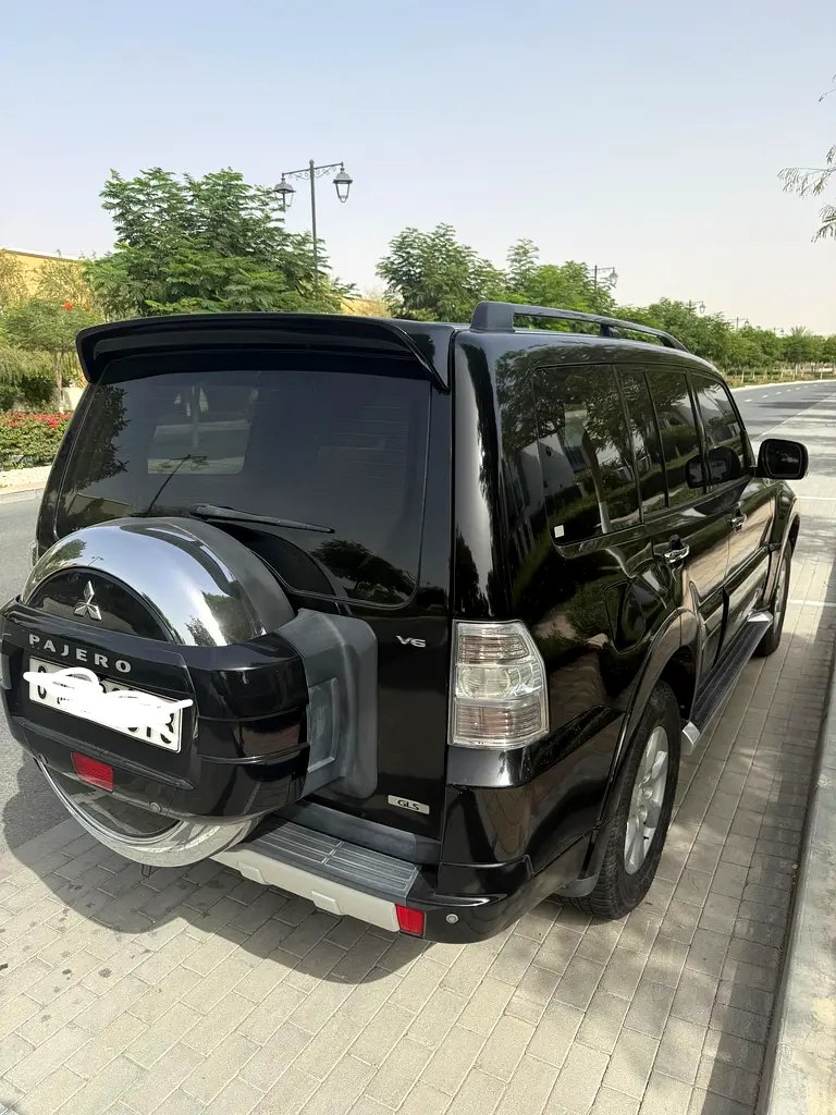 Mitsubishi Pajero 2013 — photo 1 of 11