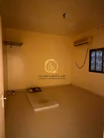 للبيع بيت في منطقه الناصريه حي الشرق مساحه 2800 قدم مربع ارضي واول موقع مميز تاني صف من شارع الزهراء زاويه على شارع وسكه فيه 9 غرف  مطلوب 850 الف درهم