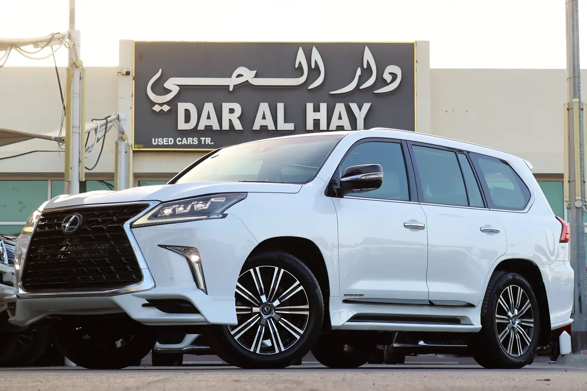 Lexus LX-Series 2017 — photo 1 of 20