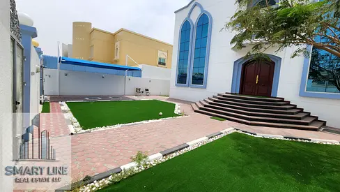 LUXURIOUS 4 BR PLUS VILLA WITH WARDROBES MAJLIS ROOM MAID ROOM LIVING HALLS OUTSIDE NICE SPACE FOR GARDEN AREA HAVE COVERED PARKING