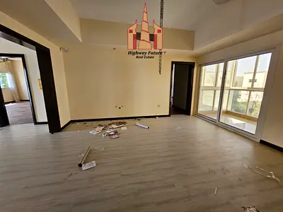 6 Bed room 2 Hall Majlis All Master room wardrobe gardan parking maids room store room 155k..