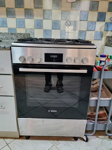 Bosch freestanding gas cooker with oven - good working condition