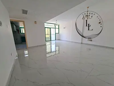 LAHWISH 3 BHK JUST 50K BALCONY NEAR BUS STOP READY TO MOVE NEAT DUBAI