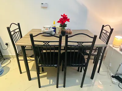 Dining Table with 4 chairs