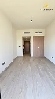 Bright &amp; Spacious Studio, Prime Location, Community View