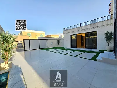 نقدم لكم فيلا مستقلة فاخرة تتكون من 3 طوابق (أرضي + أول + روف) بتصميم معماري حديث وتشطيبات سوبر ديلوكس، تقع في واحدة من أرقى المناطق السكنية وأكثرها طلباً في عجمان.