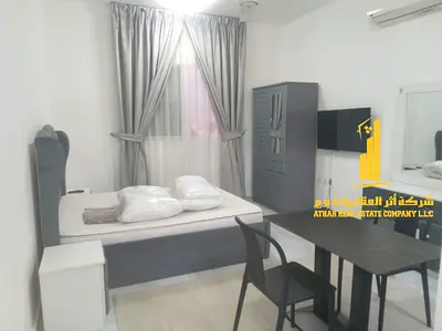 ✨استديو مفروشة بالكامل للإيجار الشهري في عجمان - الروضة 3 - شارع الإسكندرية ✔️ شامل الفواتير و الإنترنت ⚡📶 فرش أنيق و مرتب !