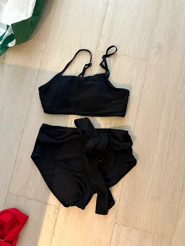 Black bikini - medium