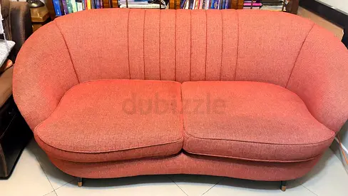 Vintage 2-Seater Curved Coral Sofa in Good Condition