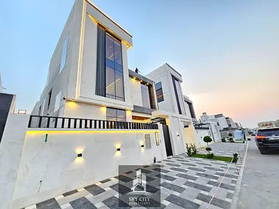 تقدم هذه الفيلا الاستثنائية تجربة سكنية فريدة تجمع بين التصميم المعماري الحديث والتشطيبات الفاخرة التي تعتني بأدق التفاصيل. إنها الخيار المثالي للعائلات التي تبحث عن الراحة، الخصوصية، والتميز.