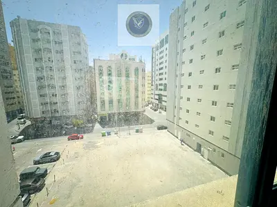 شقة غرفه وصاله للايجار السنوي تكيف مجاني اطلاله مفتوحه طابق مرتفع اضاءة طبيعيه