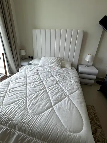 Queen bed with matress