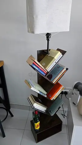 Small zig-zag wall bookshelf