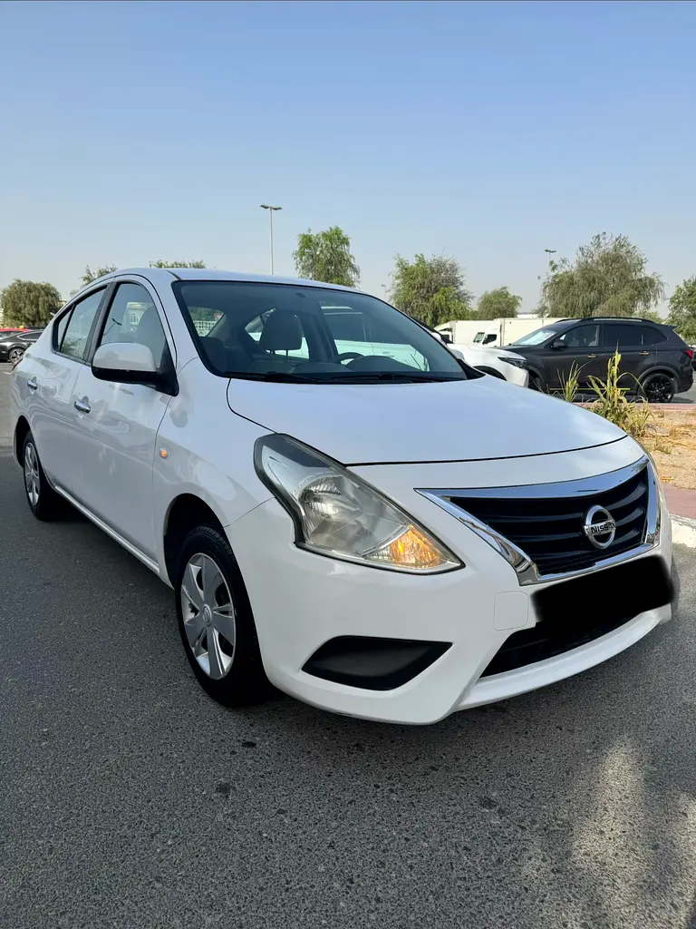 Nissan Sunny 2020 — photo 1 of 12