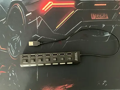 7-Port USB 2.0 Hub with Individual Power Switches with blue led