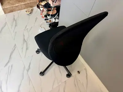 Simple black swivel office chair - perfect condition