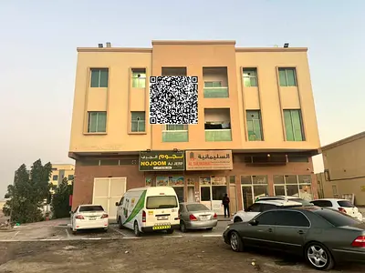 بناية للبيع بالجرف الصناعيه 2  مساحة 6400 قدم مربع 80*80 * بناية: ارضي + 2 تجاري سكني: (4 محلات + 4 استديو +10 غرفتين وصالة، 2 حمام ومطبخ + مكيفات اس