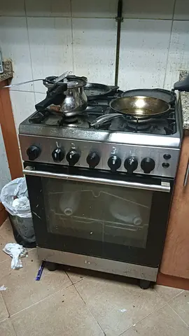 Used freestanding gas cooker with oven - 4 burners