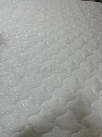 King Size mattress in Perfect condition 180*200*27